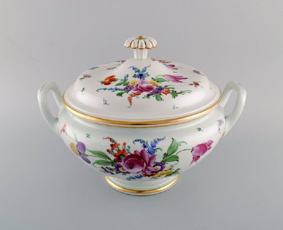 Large antique Meissen soup tureen in porcelain with hand-painted flowers