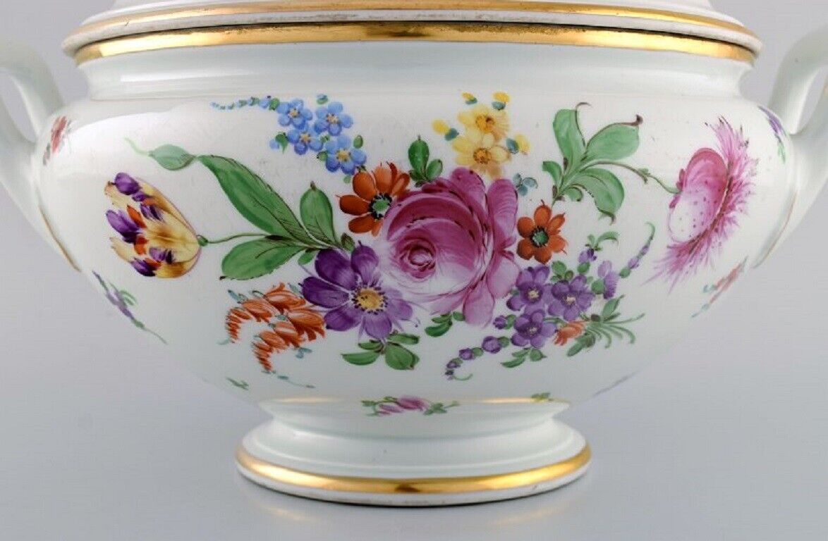 Large antique Meissen soup tureen in porcelain with hand-painted flowers