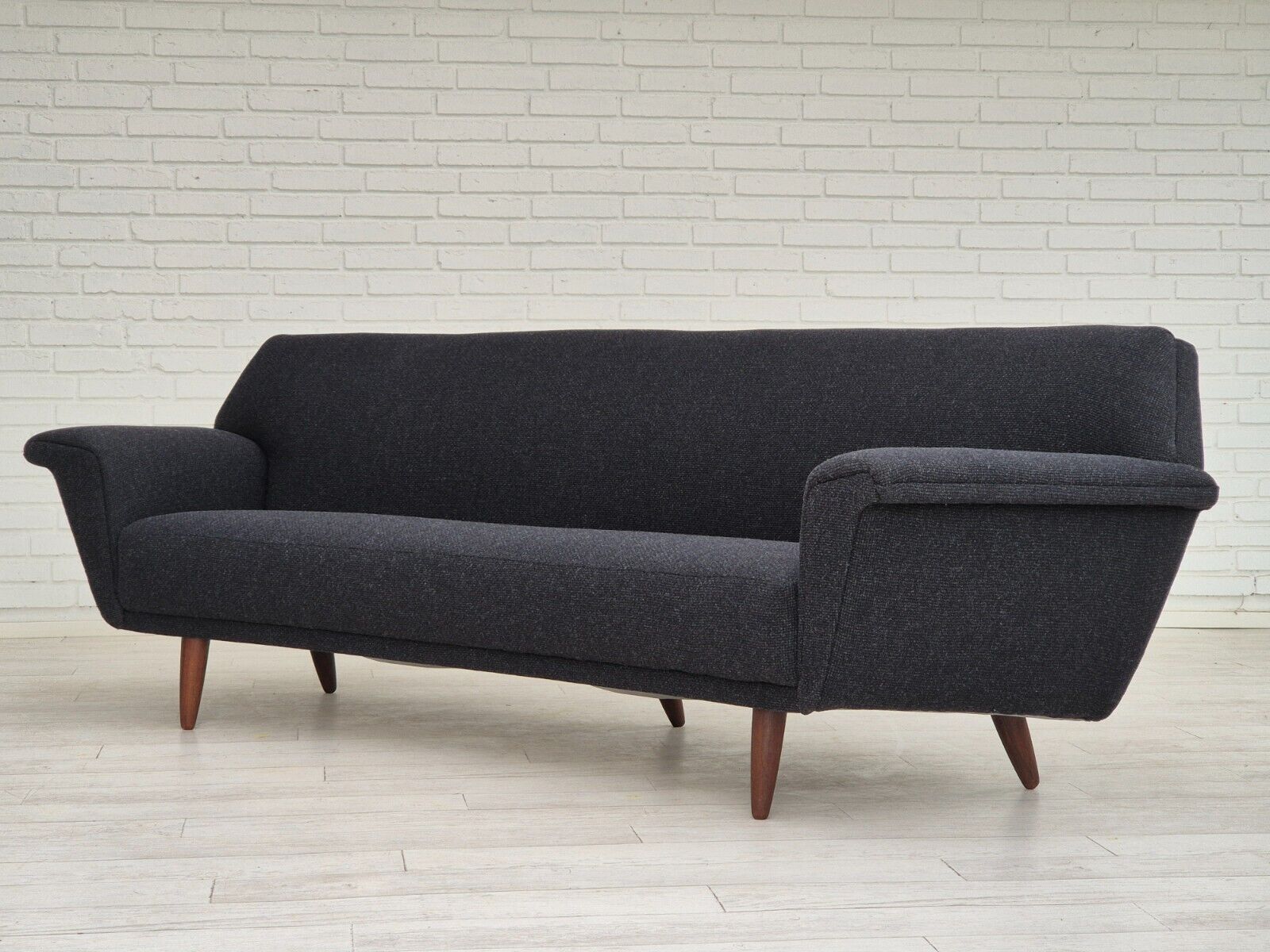 1960s Danish design by Georg Thams for Vejen Polstermøbelfabrik reupholstered