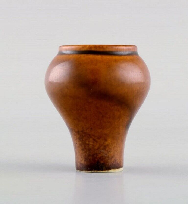 Annikki Hovisaari (1918–2004) for Arabia Miniature vase in glazed ceramics