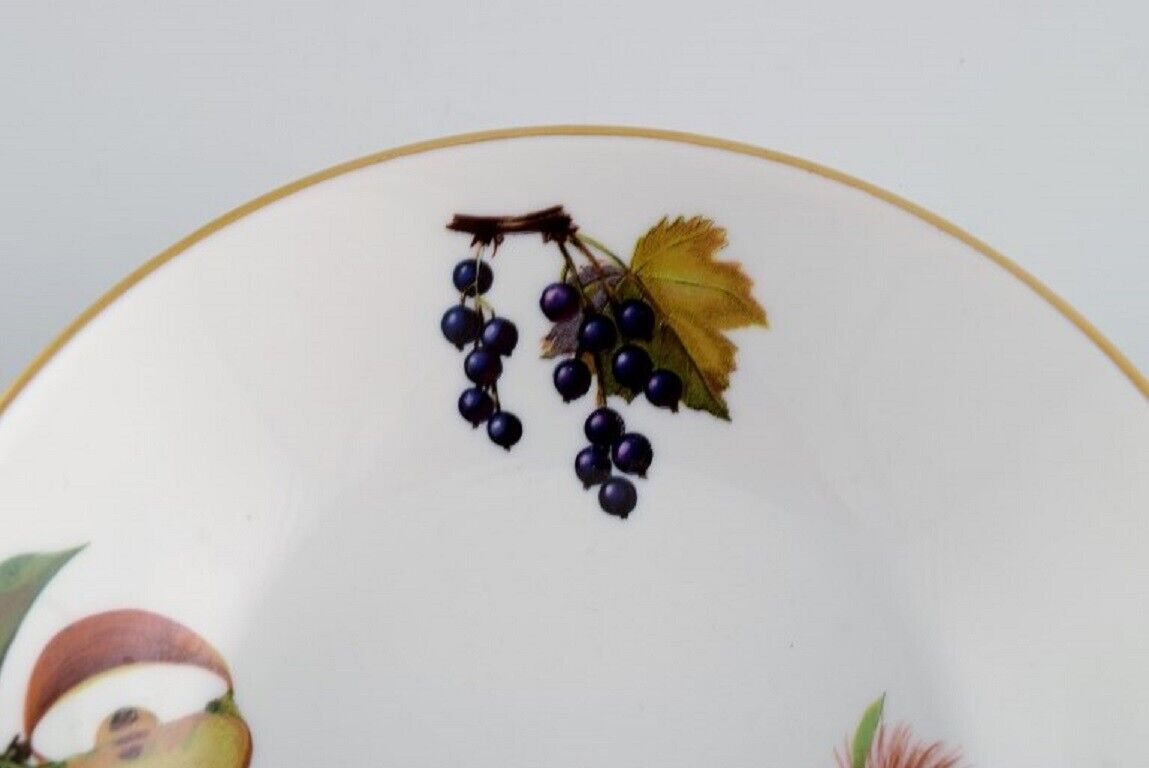 Royal Worcester England Four Evesham porcelain bowls decorated with fruits