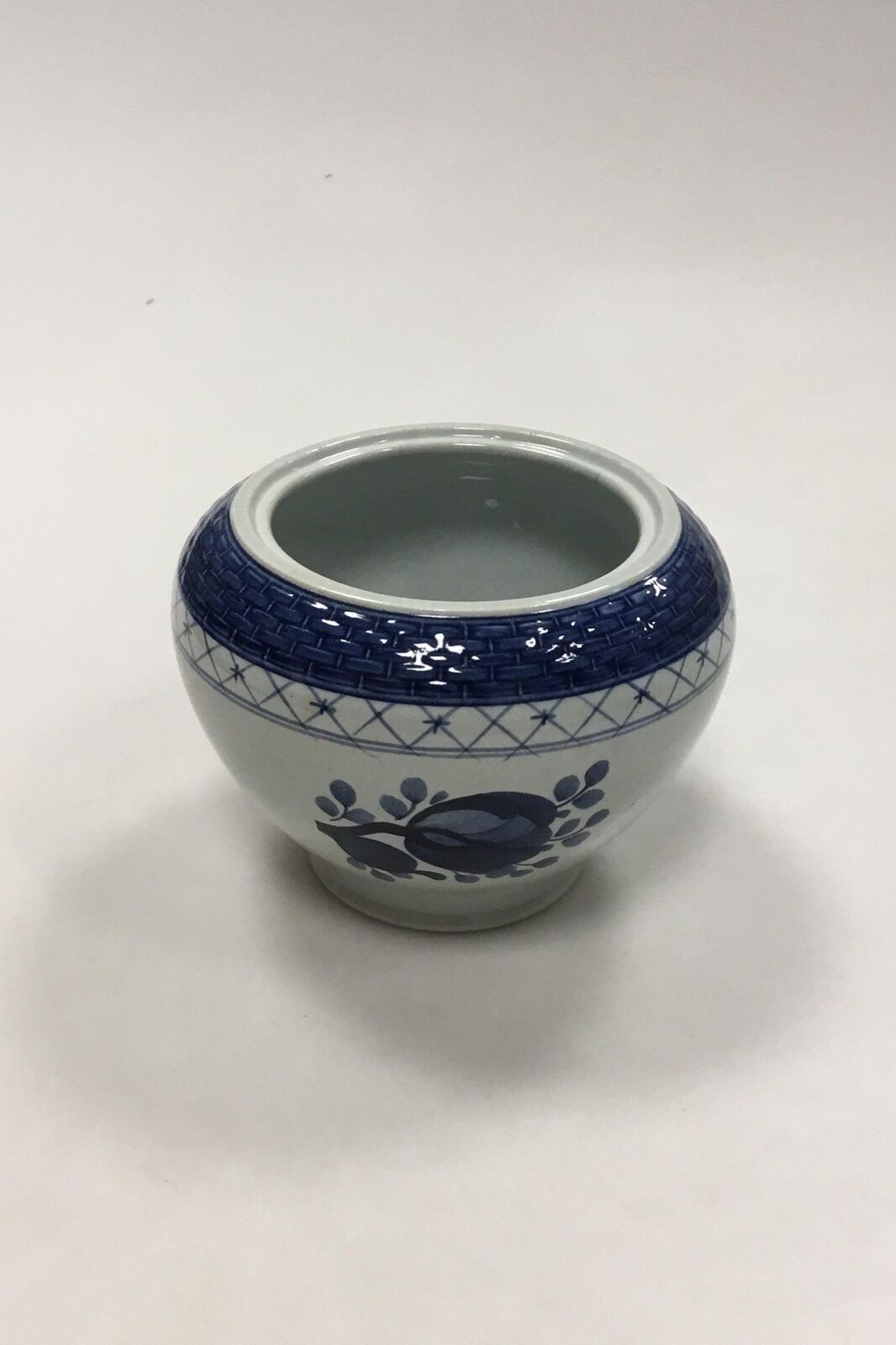 Royal Copenhagen Blue Tranquebar Sugar bowl without lid No 1132