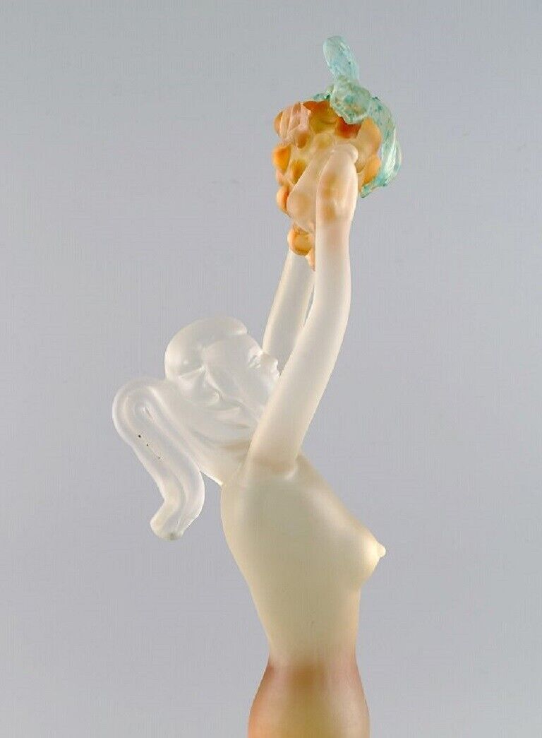 Large and rare Murano sculpture in mouth-blown art glass Woman with grapes