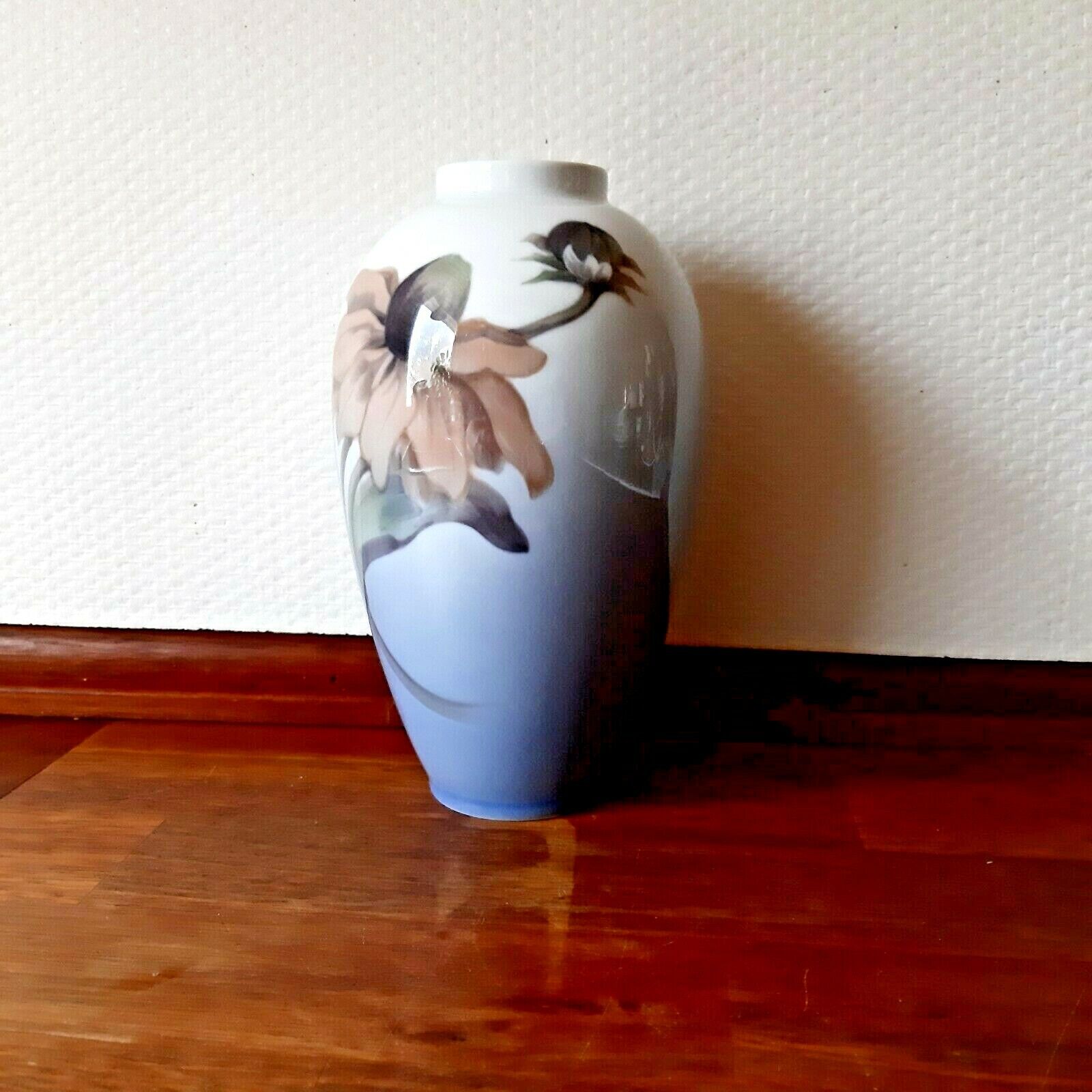 Sweet vase with Flower decor # 2680/47c Royal Copenhagen 1968 Fact 1