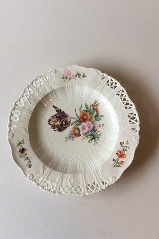 Royal Copenhagen Saxon Flower Dinner-/Fruit Plate Premium model with pierced