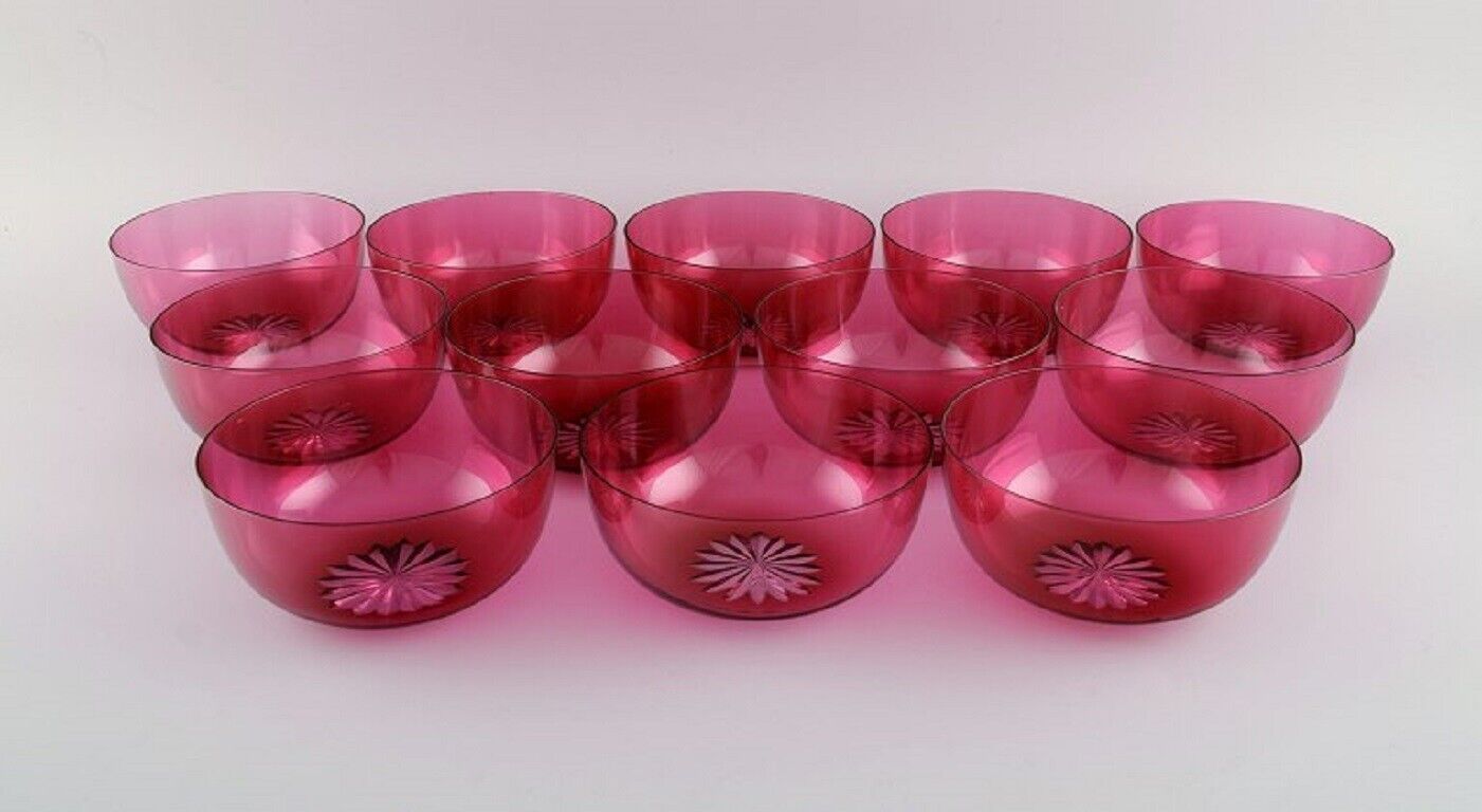 Set of twelve Holmegaard bowls in pink art glass Danish design mid-20th C