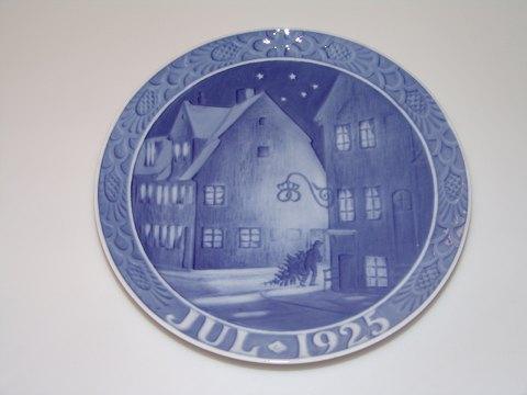 Royal Copenhagen RC Christmas Plate 1925