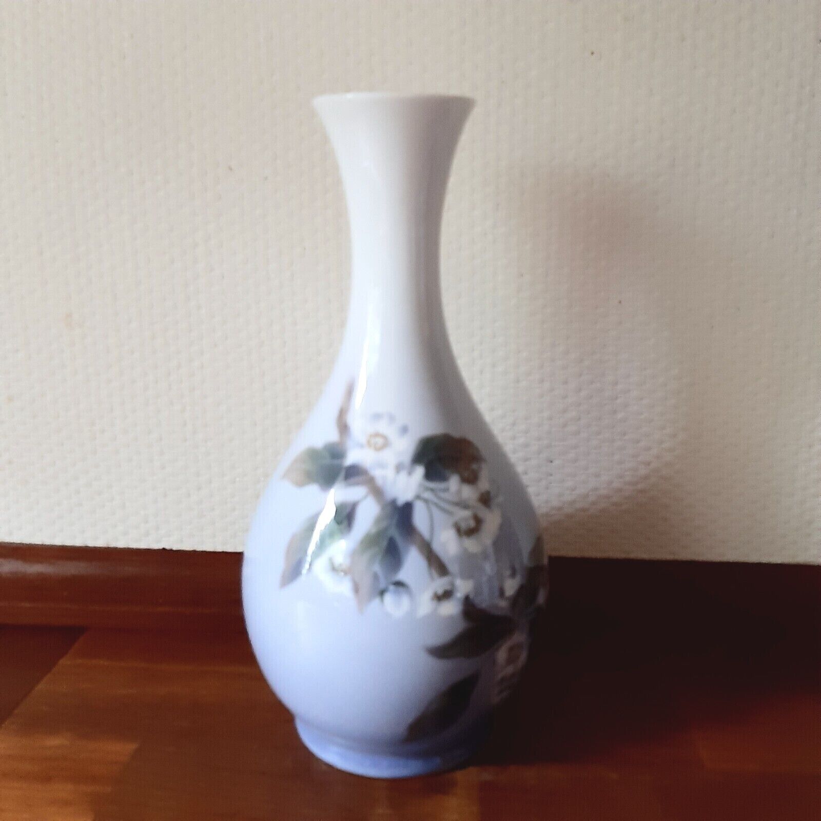 Sweet Vase with Flower decor # 863-51 Royal Copenhagen 1960 Fact 2