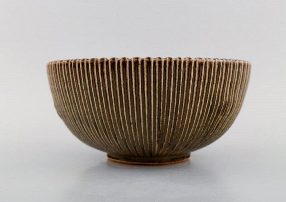 Arne Bang (1901-1983) Denmark Bowl in glazed ceramics with grooved body