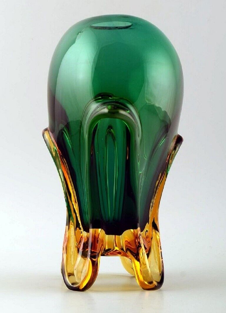 Murano vase in mouth blown art glass Italian design 1960s