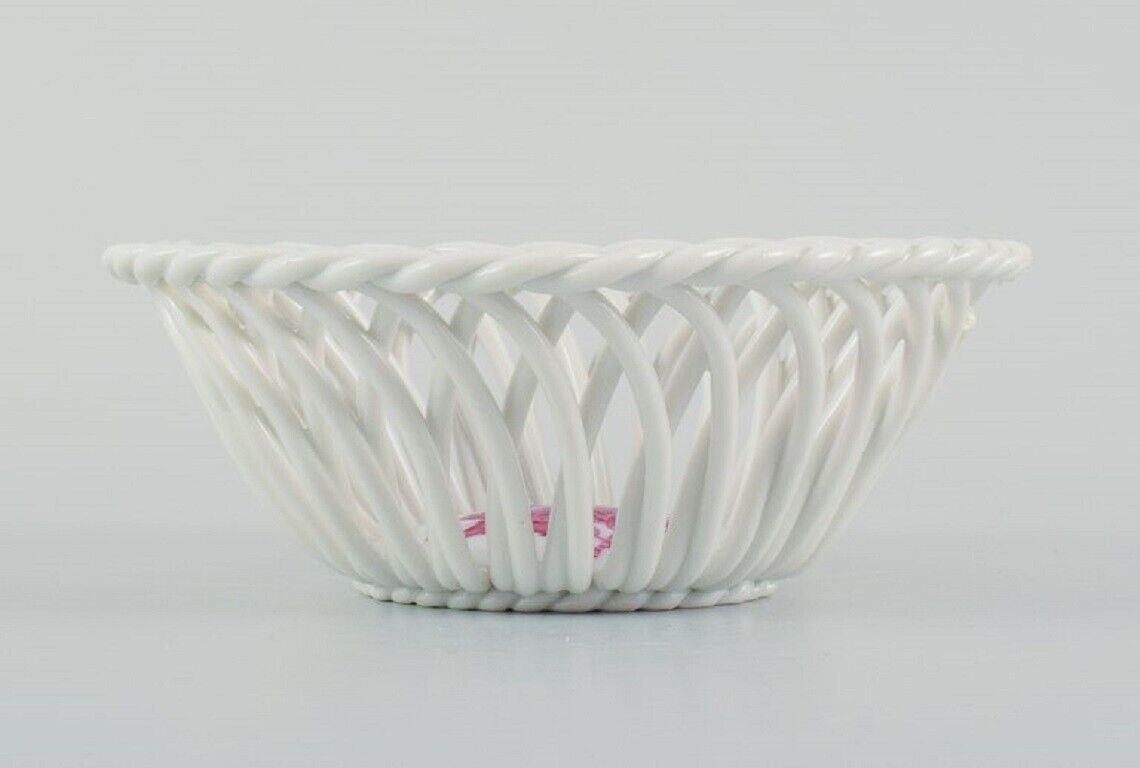 Herend pink Chinese Bouquet two small bowls with wickerwork in porcelain