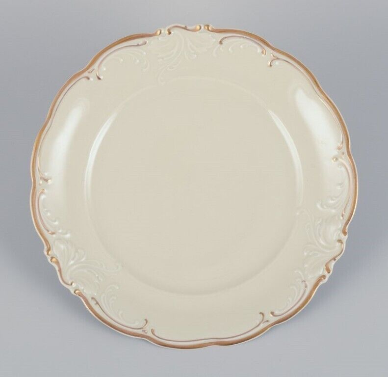 KPM Poland A set of five dinner plates in cream-colored porcelain