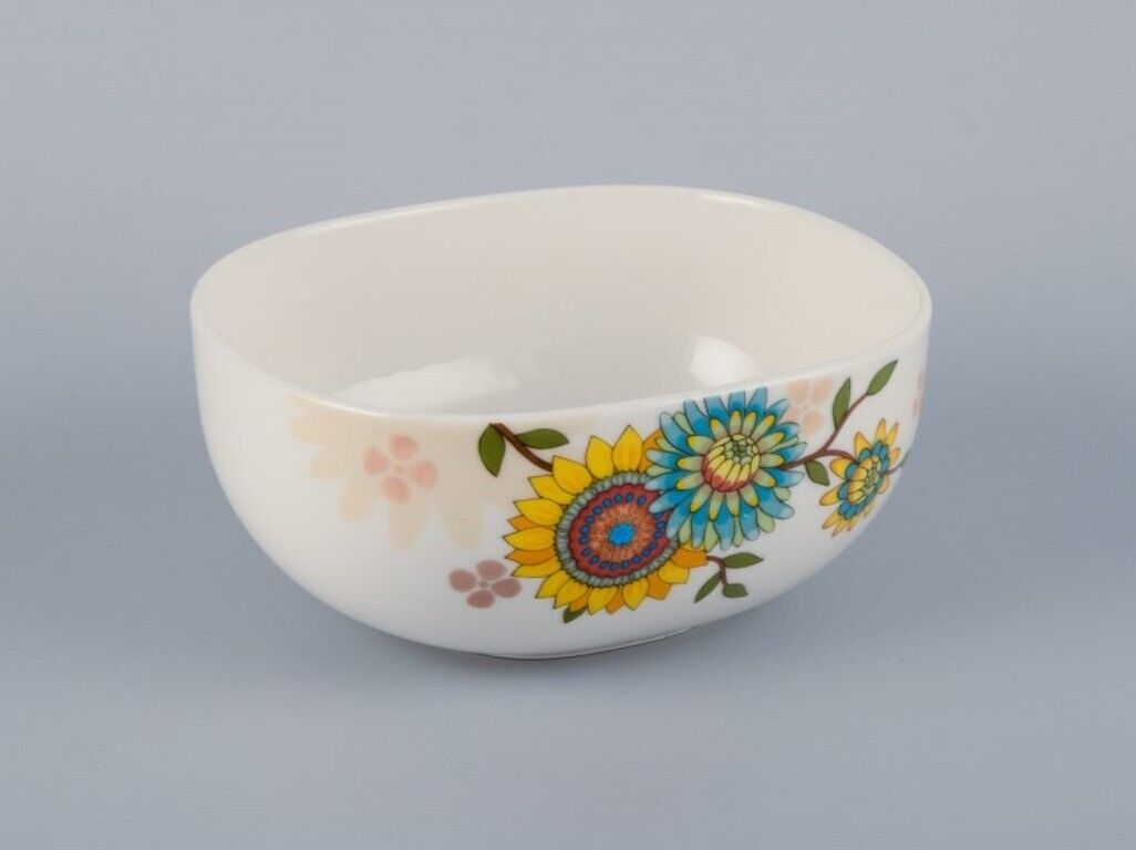 Villeroy  Boch porcelain bowl with sunflowers in retro design Late 20th C