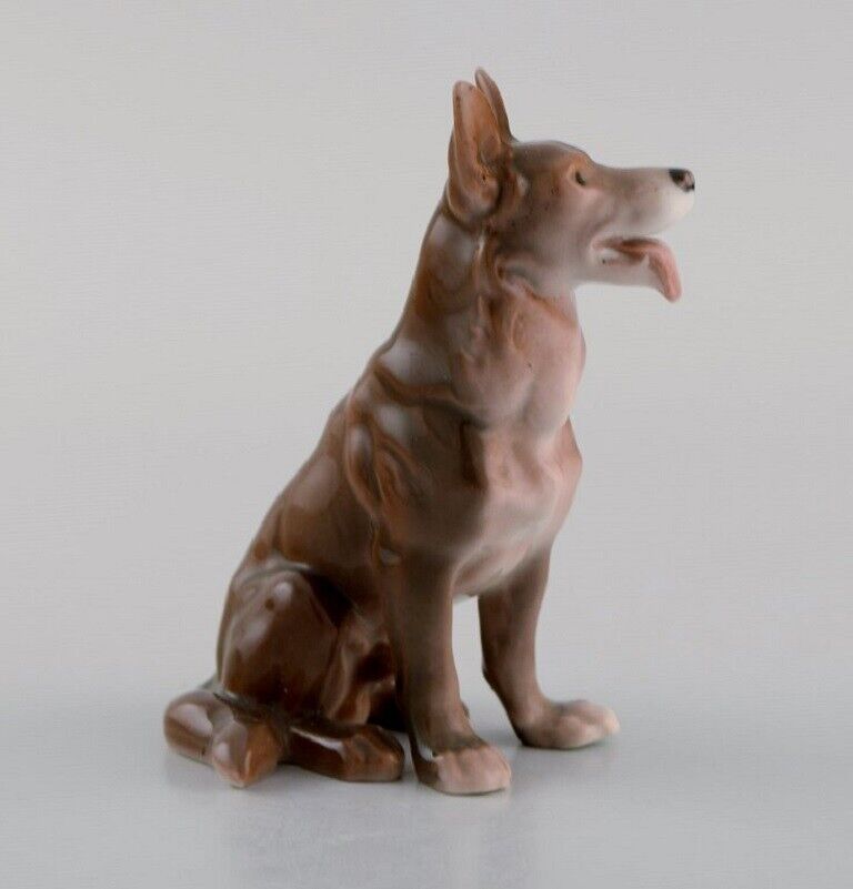 Antique Bing  Grøndahl porcelain figurine Sitting German Shepherd