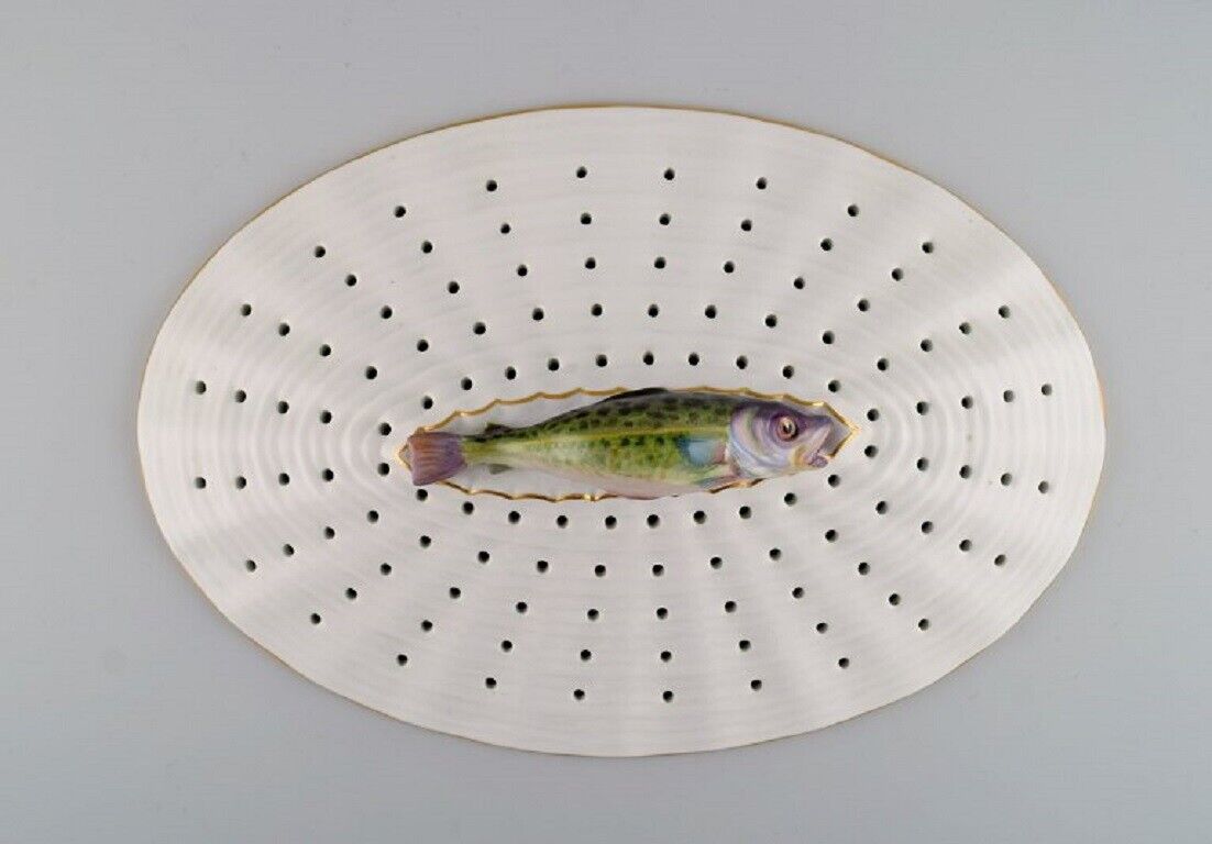 Large Royal Copenhagen Fauna Danica fish grate in hand-painted porcelain