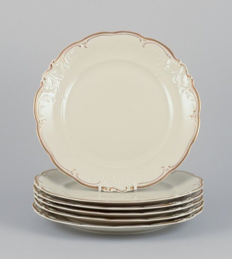 KPM Poland A set of six dinner plates in cream-colored porcelain