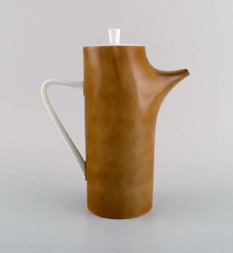 Kenji Fujita for Tackett Associates Modernist coffee pot in porcelain