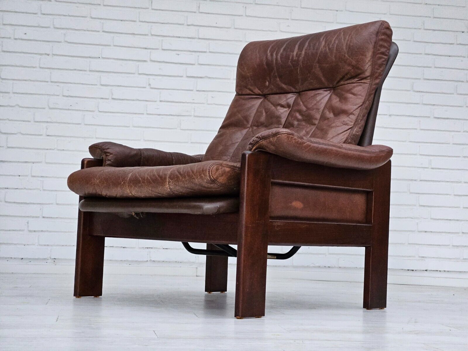 1970s Danish adjustable lounge chair with footstool brown leather by Skippers