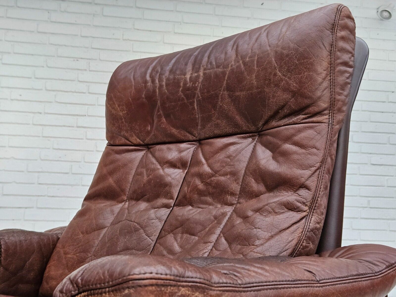 1970s Danish adjustable lounge chair with footstool brown leather by Skippers