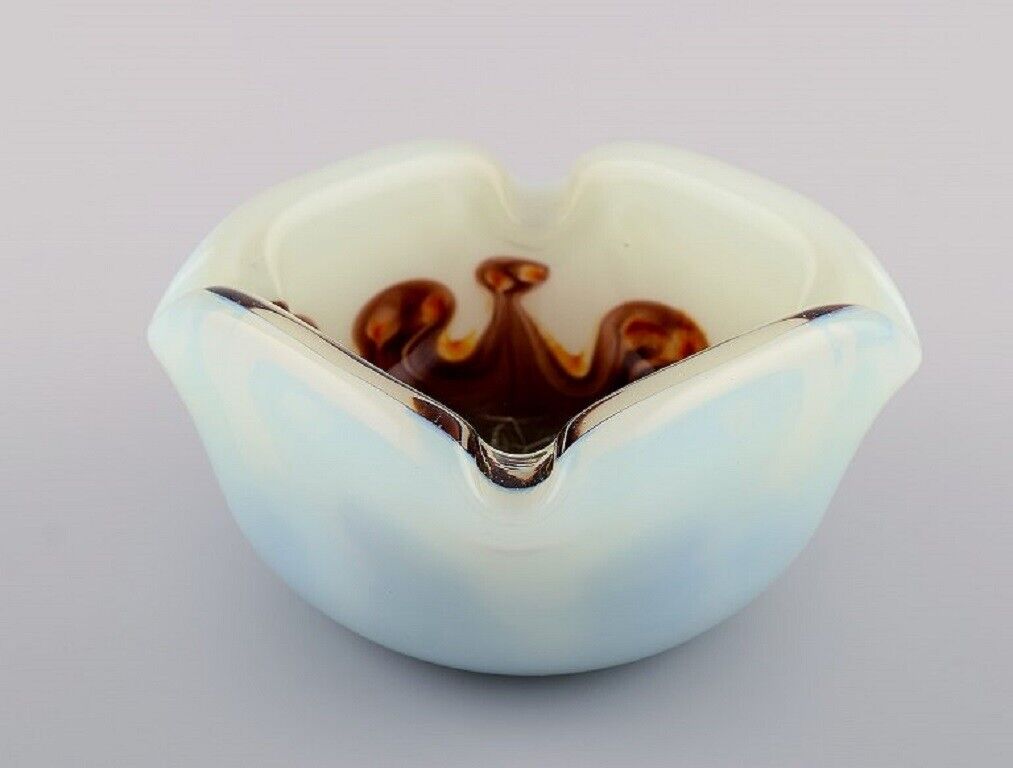 Murano bowl in mouth blown art glass with spiral design Italian design 1960's