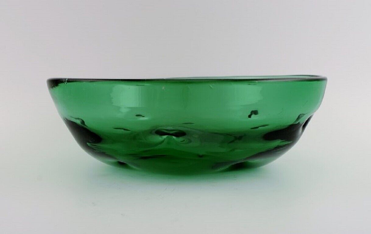 Scandinavian glass artist Unique bowl in green mouth-blown art glass