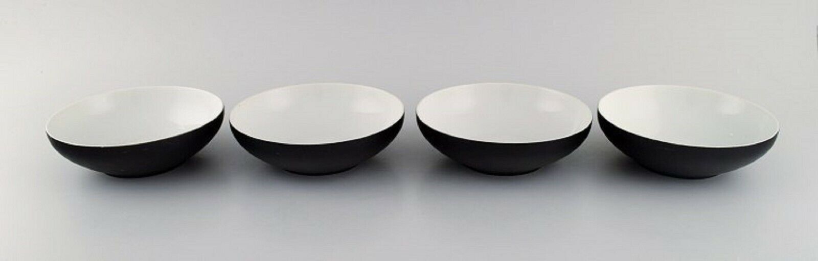 Kenji Fujita for Tackett Associates Four bowls in porcelain Dated 1953-56