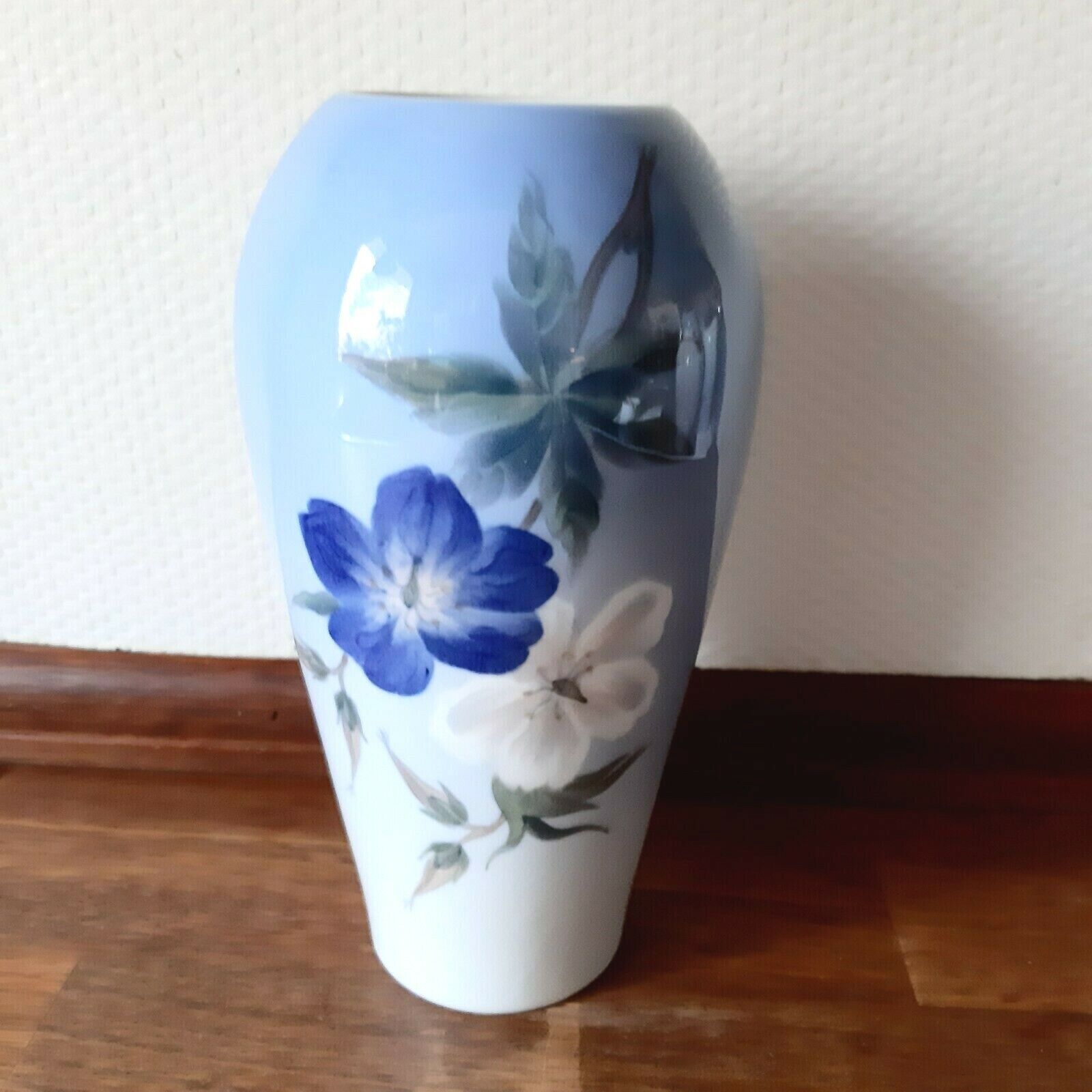 Sweet vase with Flower decor # 2679-295 Royal Copenhagen 1969-74 Fact 2