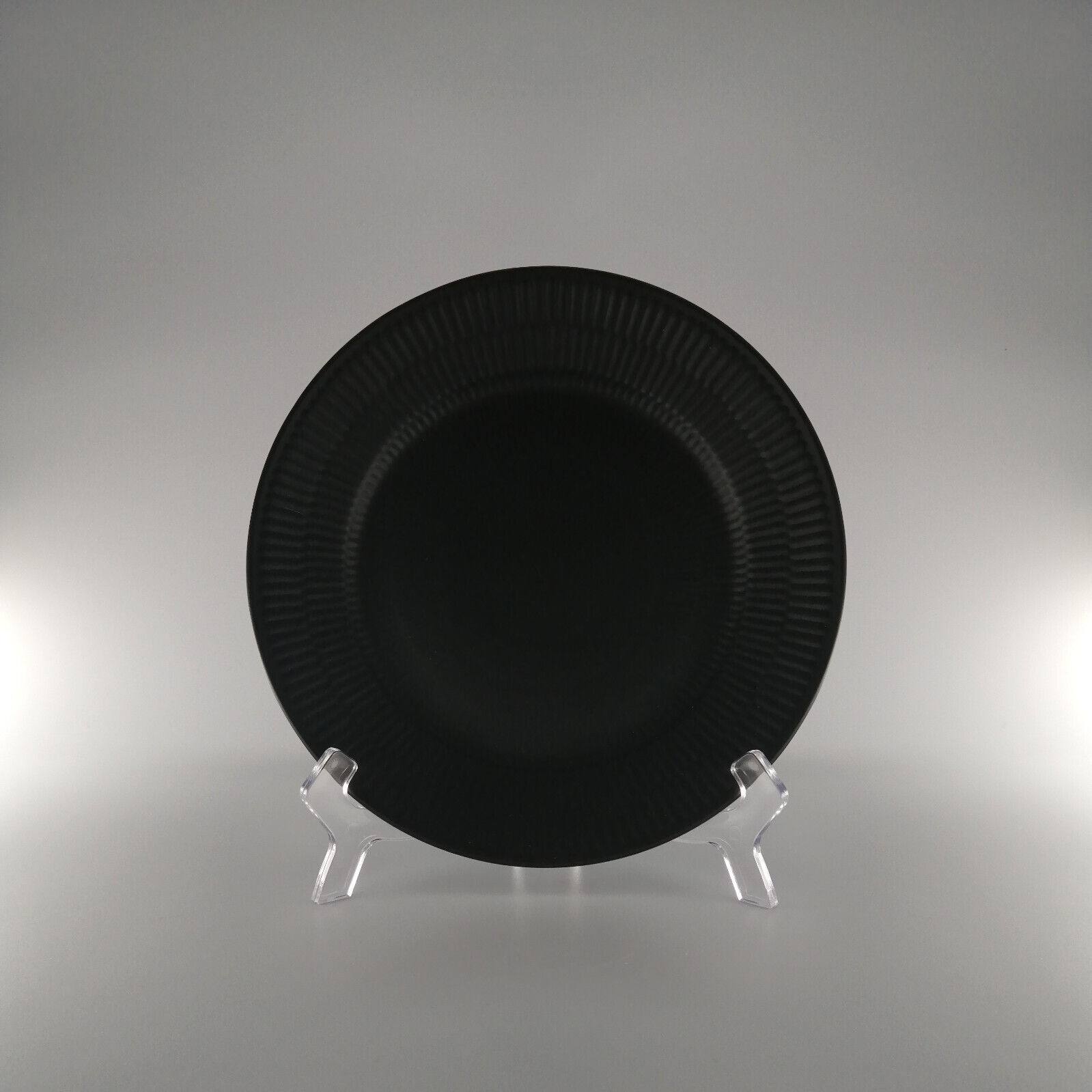 Royal Copenhagen Black Fluted Plate (22 cm) - #622-ab