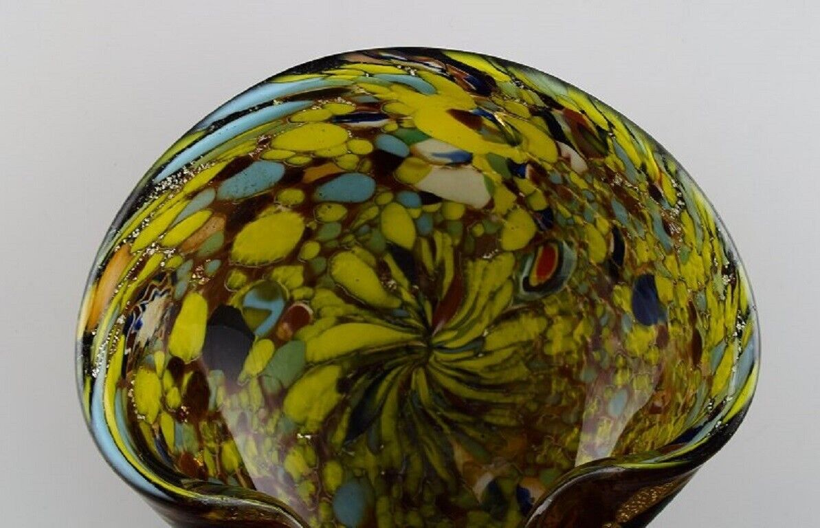 Small Murano bowl in polychrome mouth-blown art glass Italian design 1960s