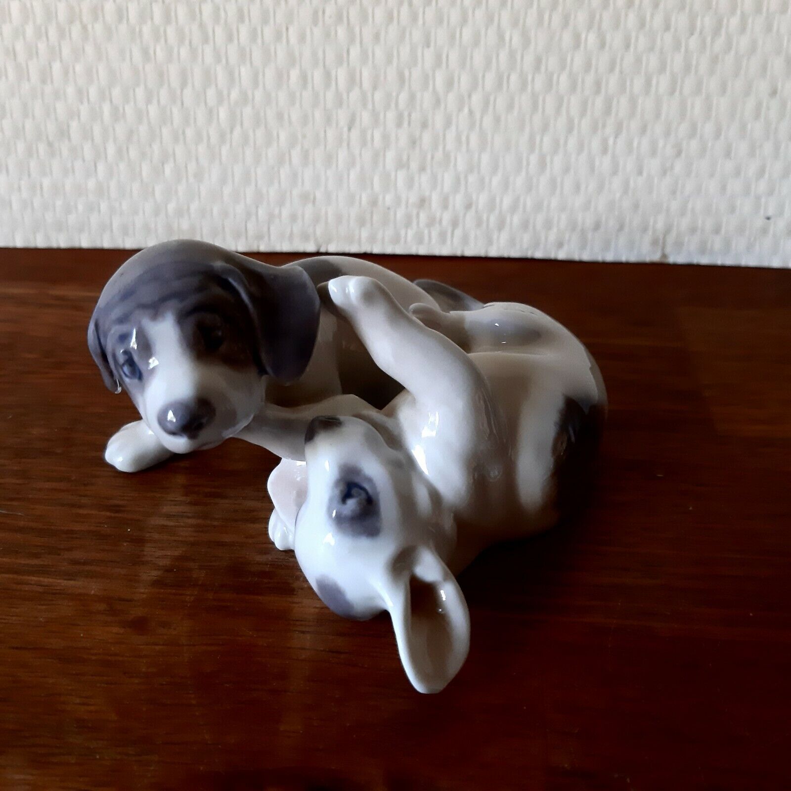 POINTER PUPPIES by Erik Nielsen for ROYAL COPENHAGEN Denmark # 453 Fact First