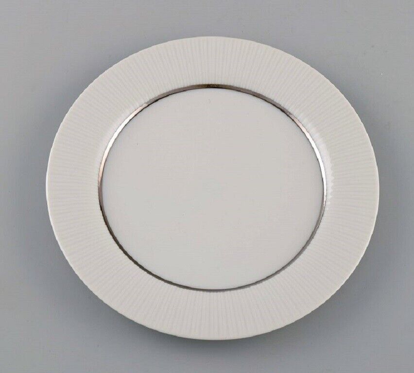 Tapio Wirkkala for Rosenthal Eight rare Modulation plates in porcelain