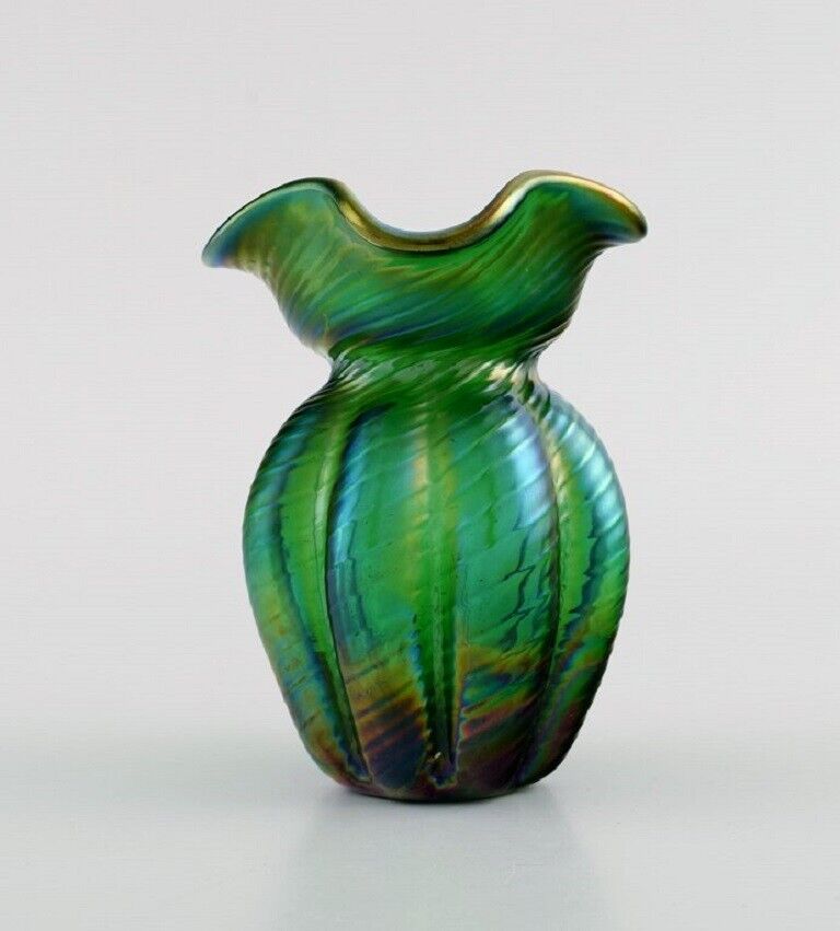 Pallme-König Art Nouveau vase in green iridescent art glass Approx 1900