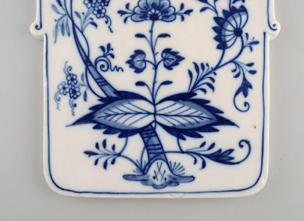 Rare Meissen Blue Onion butter board in hand-painted porcelain Late 19th C