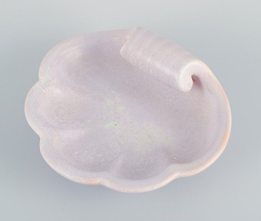 Gunnar Nylund (1904–1997) for Rörstrand shell-shaped bowl in pink tones