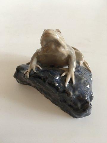 Royal Copenhagen Art Nouveau Paperweight with Frog No 884