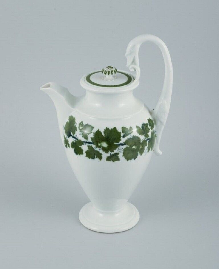 Meissen Green Ivy Vine Coffee pot in hand-painted porcelain Early 20th C