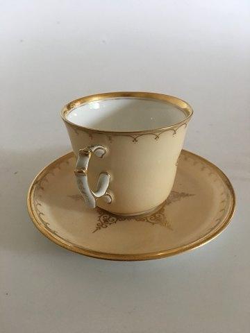 Royal Copenhagen Early Cup and saucer with Thorvaldsen Motif from 1860-1880