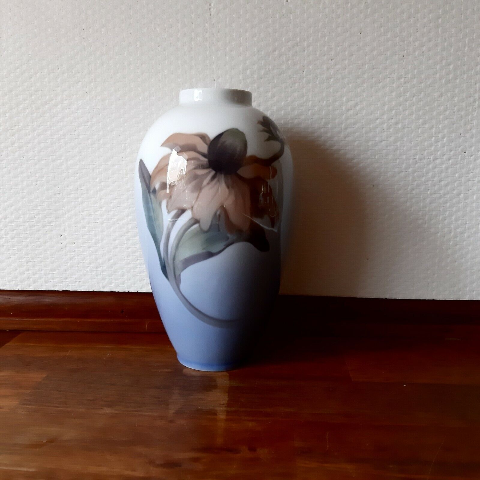 Sweet vase with Flower decor # 2680/47c Royal Copenhagen 1968 Fact 1