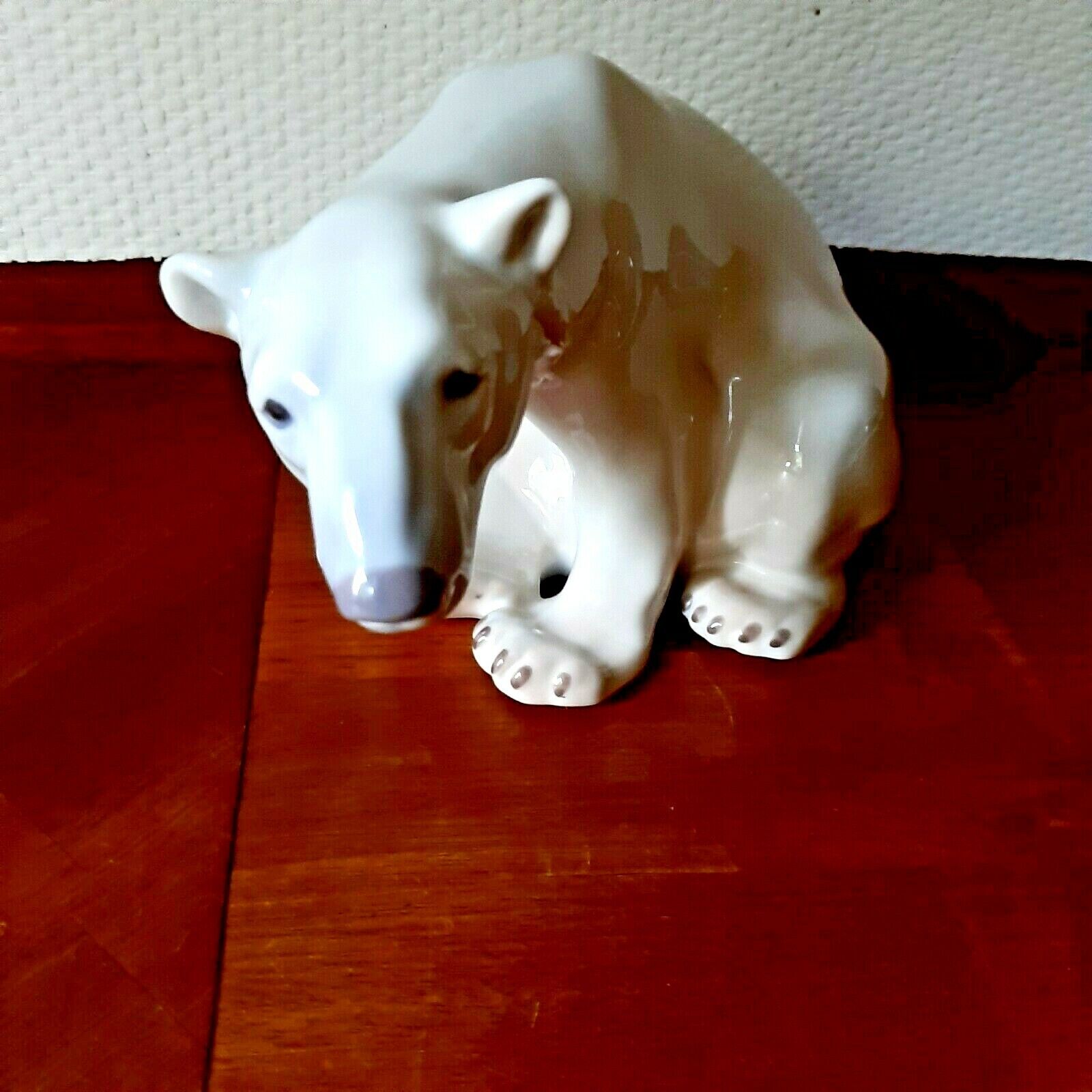 POLAR BEAR SITTING by Dahl Jensen for Bing & Grondahl & RC # 1629 Fact 2nd