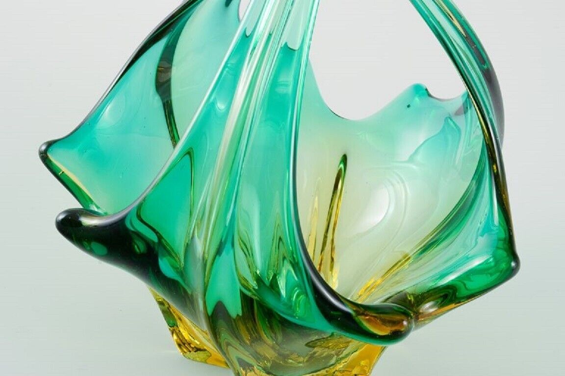 Murano bowl in mouth-blown art glass Green and yellow shades 1960s