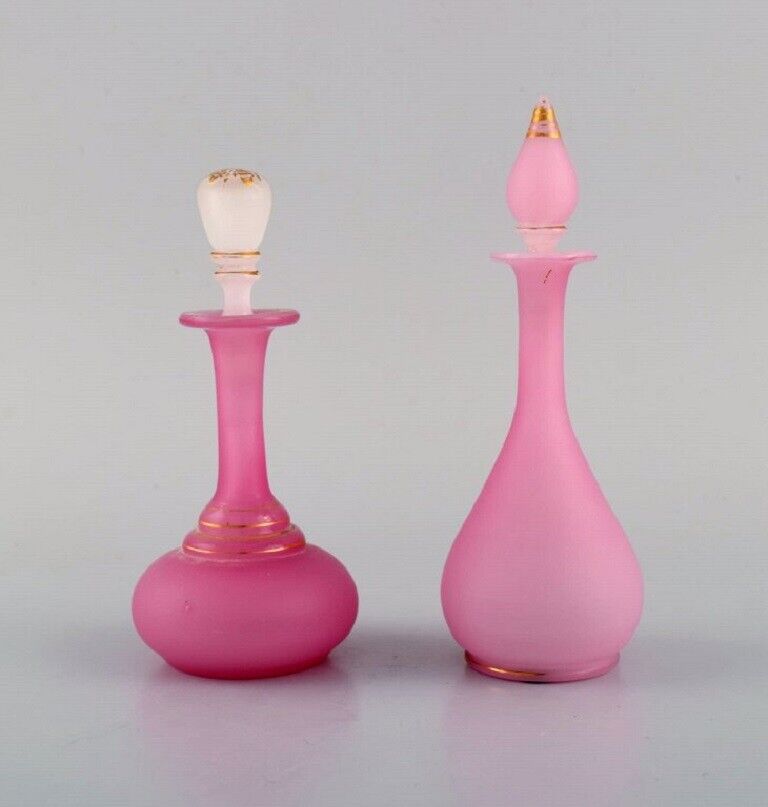 Two vases and two flacons in pink mouth-blown art glass decorated with gold