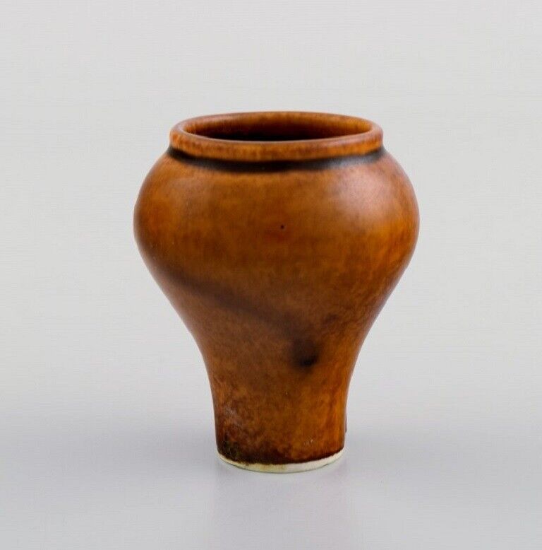 Annikki Hovisaari (1918–2004) for Arabia Miniature vase in glazed ceramics