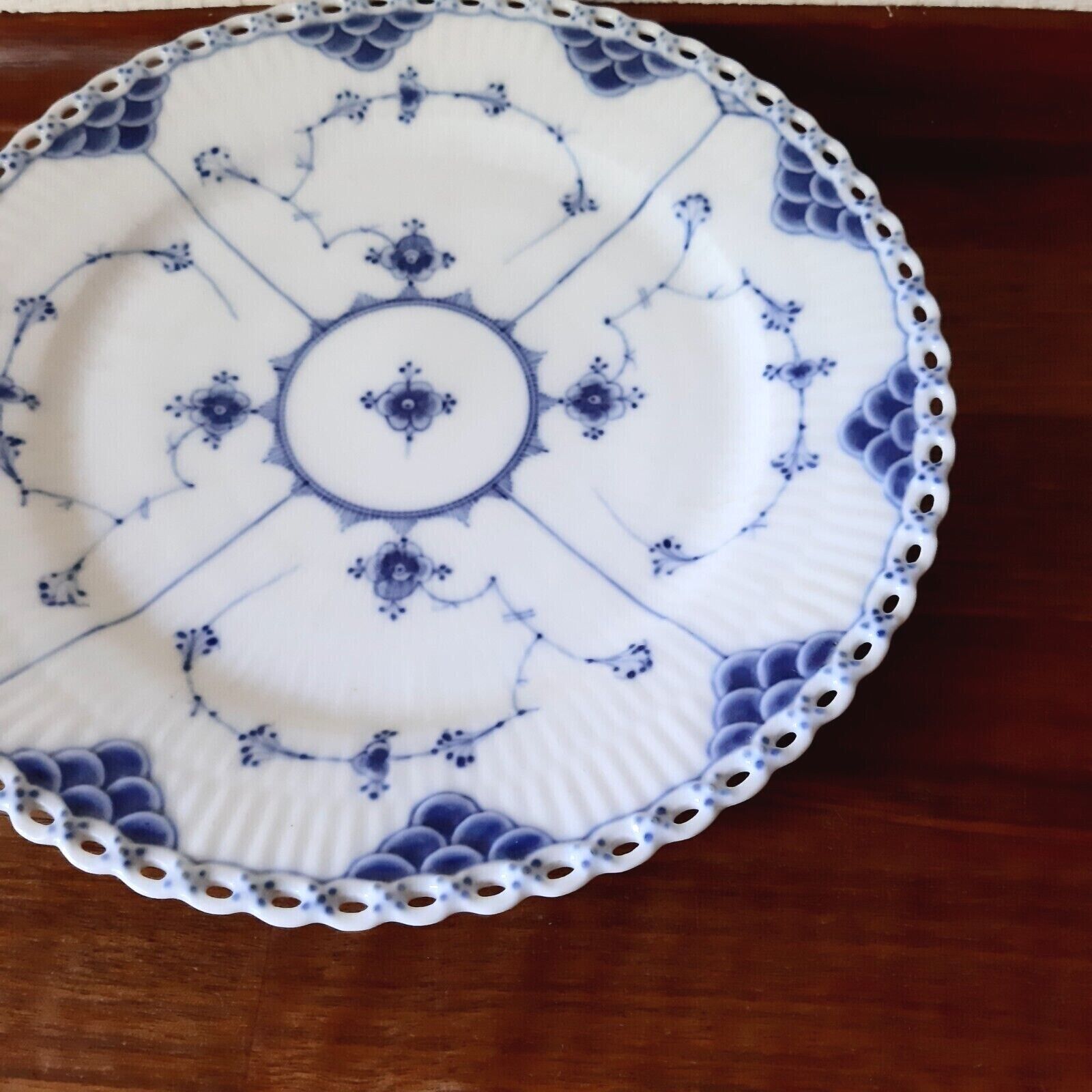 Antique pre-1890 Plate BLUE FLUTED FULL LACE Royal Copenhagen 23 cm