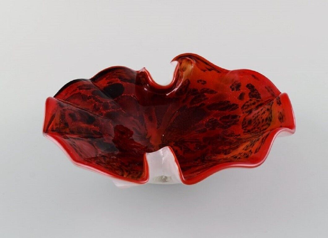 Organically-shaped Murano bowl in mouth-blown art glass  Italian design