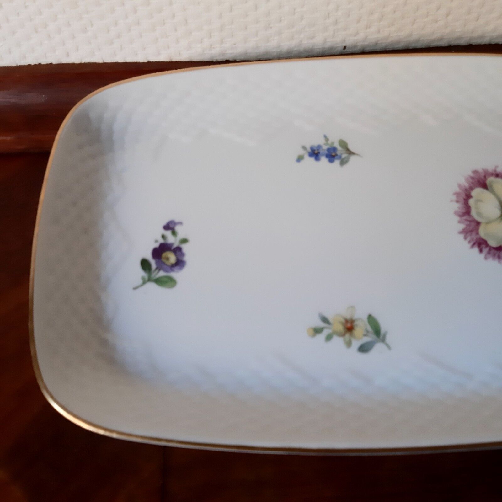 Saxon Flower White Oblong TRAY Bing  Grondahl Royal Copenhagen # 96 Fact 2