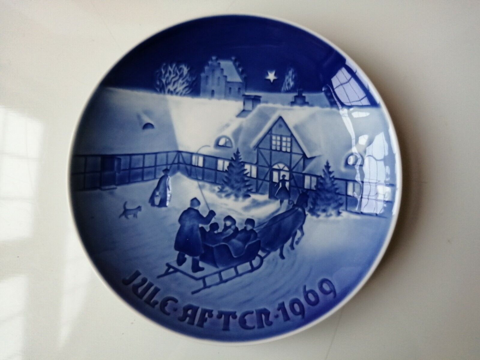 Bing  Grondahl Christmas plate 1969 "Arrival of Christmas Guests" Used in box