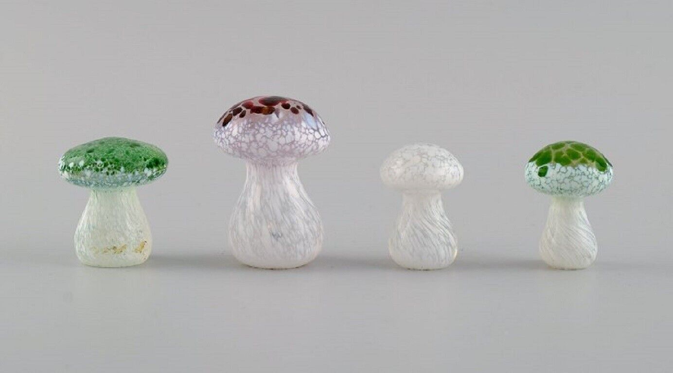 Smålandshyttan Sweden Eight mushrooms in mouth-blown art glass 1960s / 70s