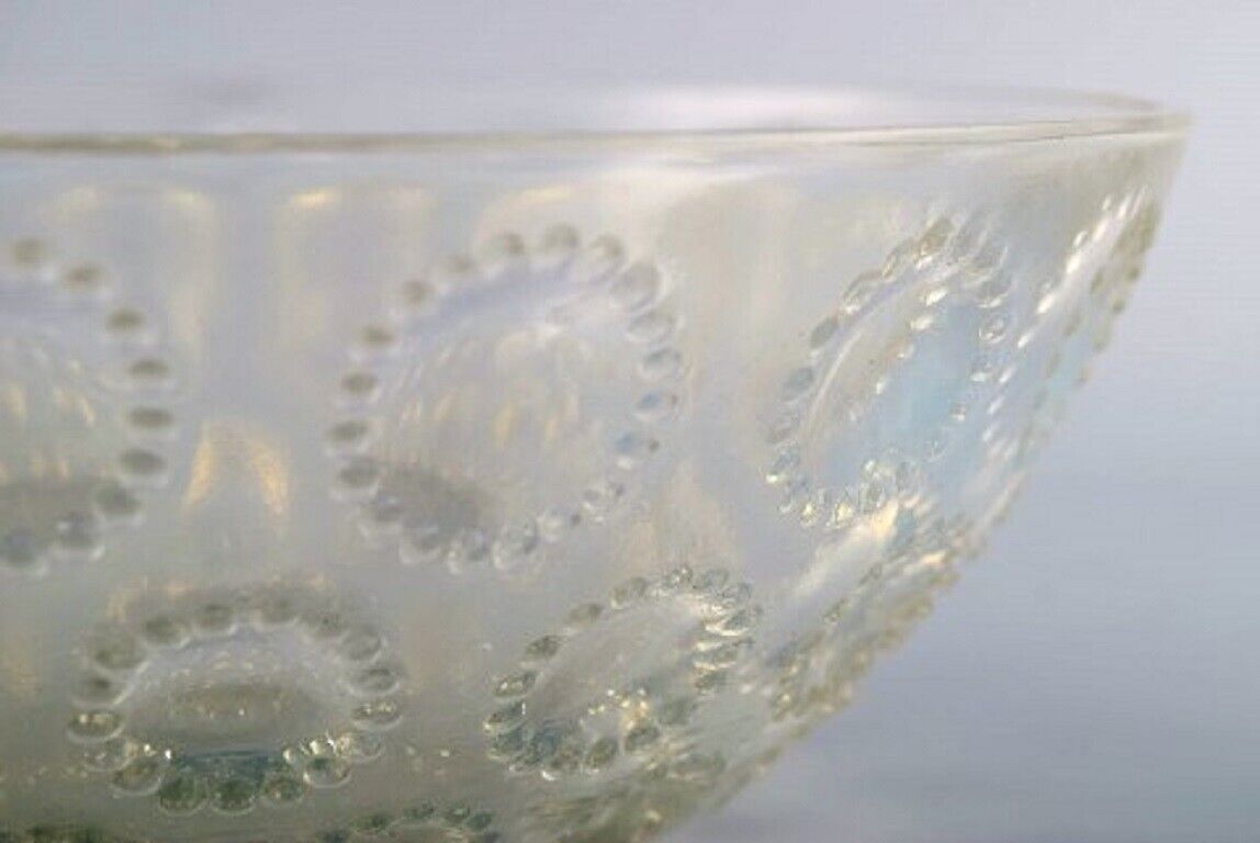 Early René Lalique "Asters" bowl in art glass Dated before 1945