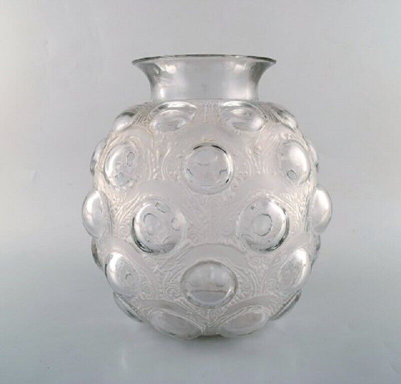 Large and early René Lalique Rare "Antilopes" vase in art glass