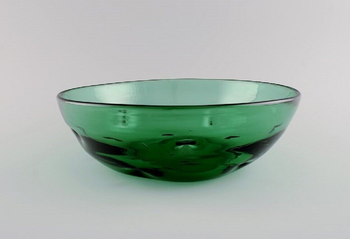 Scandinavian glass artist Unique bowl in green mouth-blown art glass